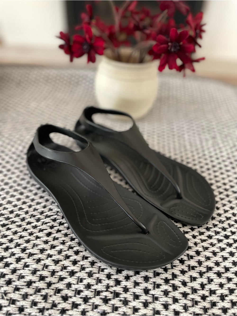 Crocs Sexi Serena Flip Sandals Black Size 8 Like New